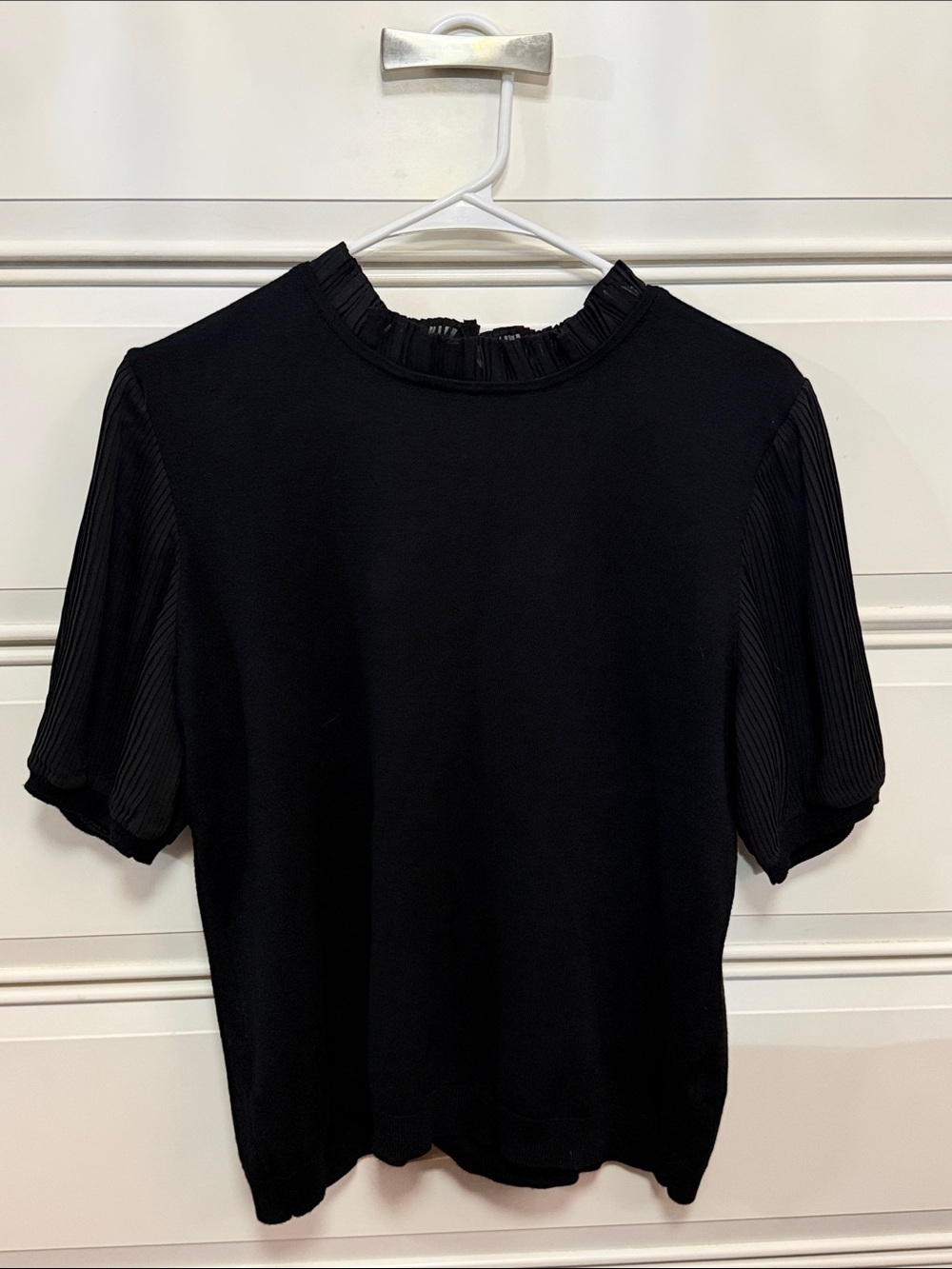 Adrianna Papell Black Short-Sleeve Pleated Sleeve Knit Top